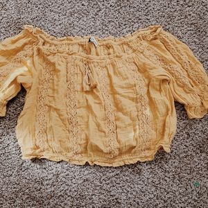 AE SHORT SLEEVED CROP TOP